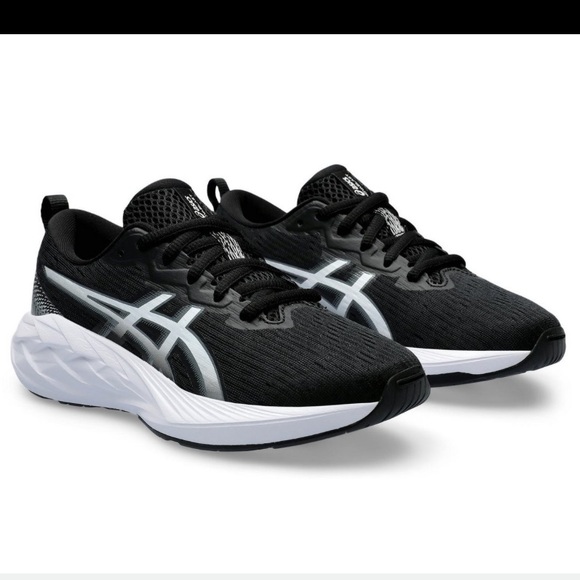 ASICS Women's VERSABLAST 2 Running Shoes Black / White Size 7 - Picture 1 of 16